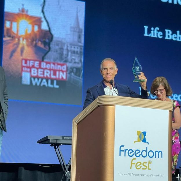 Mein Film Life Behind the Berlin Wall gewinnt den »Audience Choice Award for Short Films« auf dem Anthem Film Festival, dem größten libertären Filmfestival der Welt